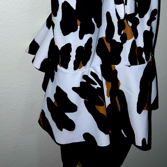 Ruffled Styled One-Piece Printed Pattern Swimwear. Size XL. Never Worn - Picture 5 of 8